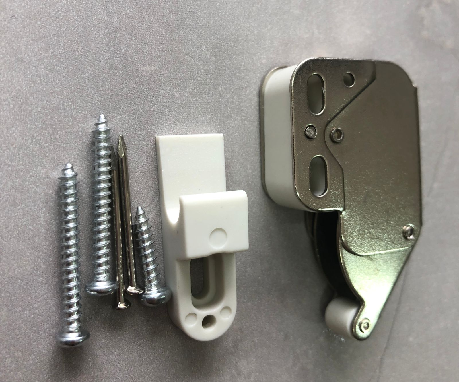 RETEN PARA BISAGRA PUSH X UND.