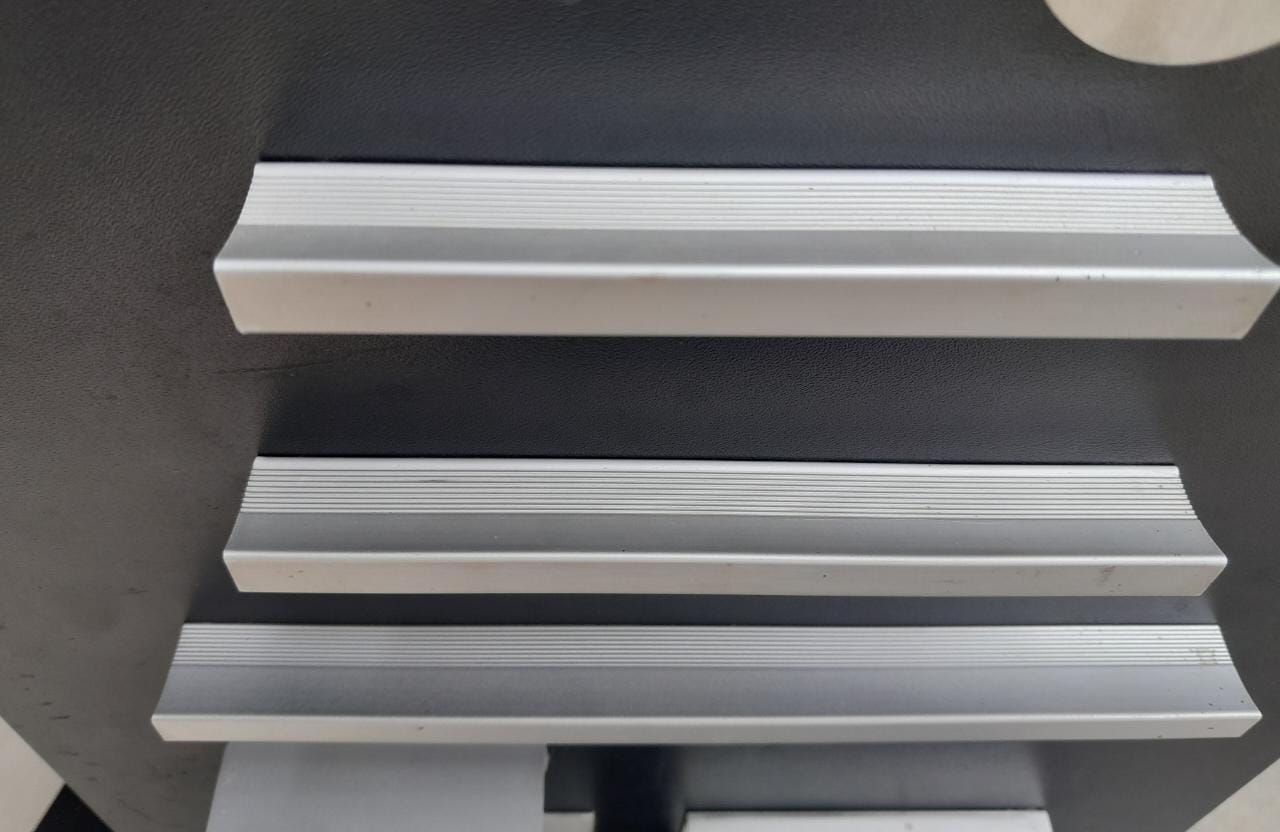 JALADOR ALUMINIO RAYAS DE 12.8X UND.