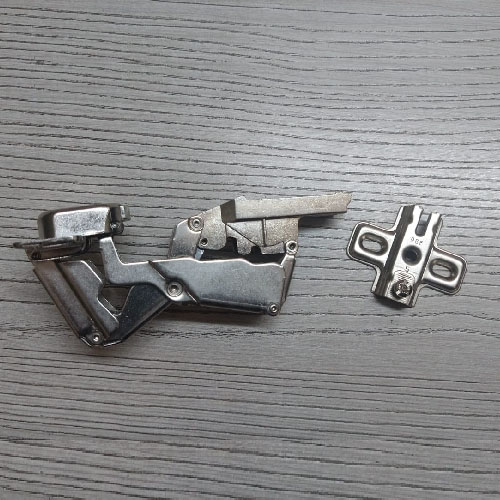 BISAGRA 180° CENTRAL DANCO X UND.