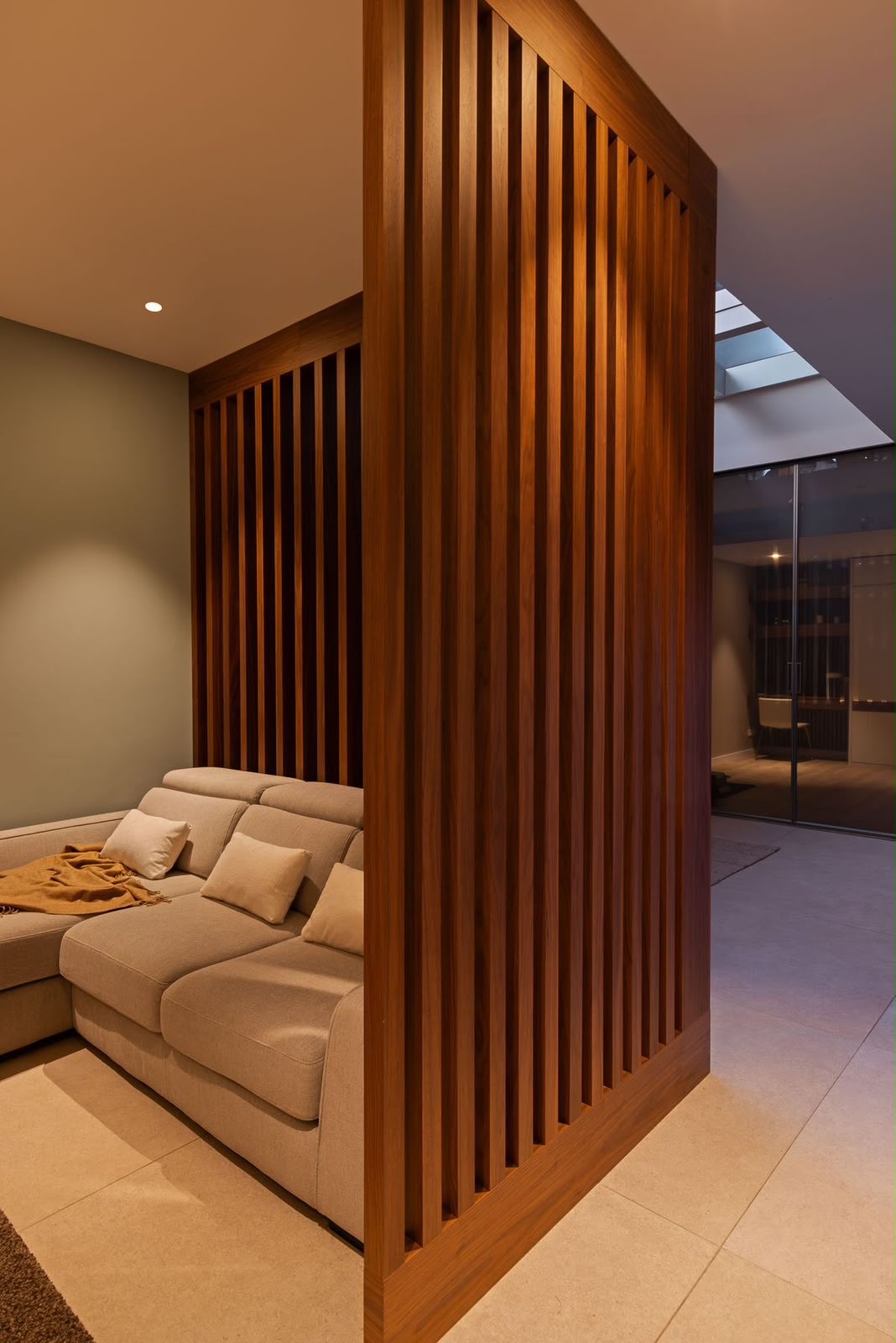 Separador de Ambiente 2.90x10x5 color WALNUT
